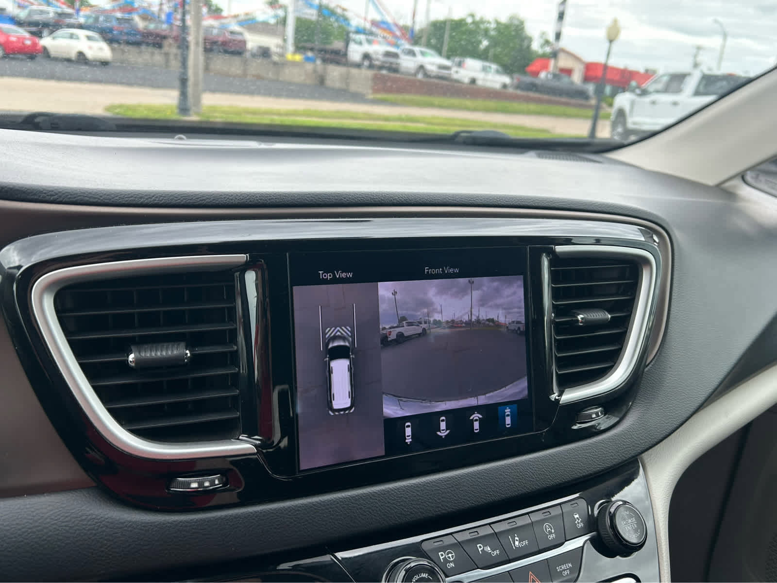 Used 2018 Chrysler Pacifica Touring-L w/ Advanced Safetytec Group FWD image 35