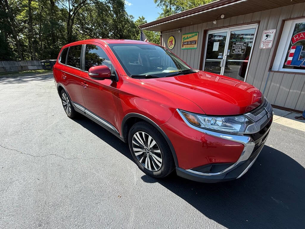 Used 2019 Mitsubishi Outlander SE image 2