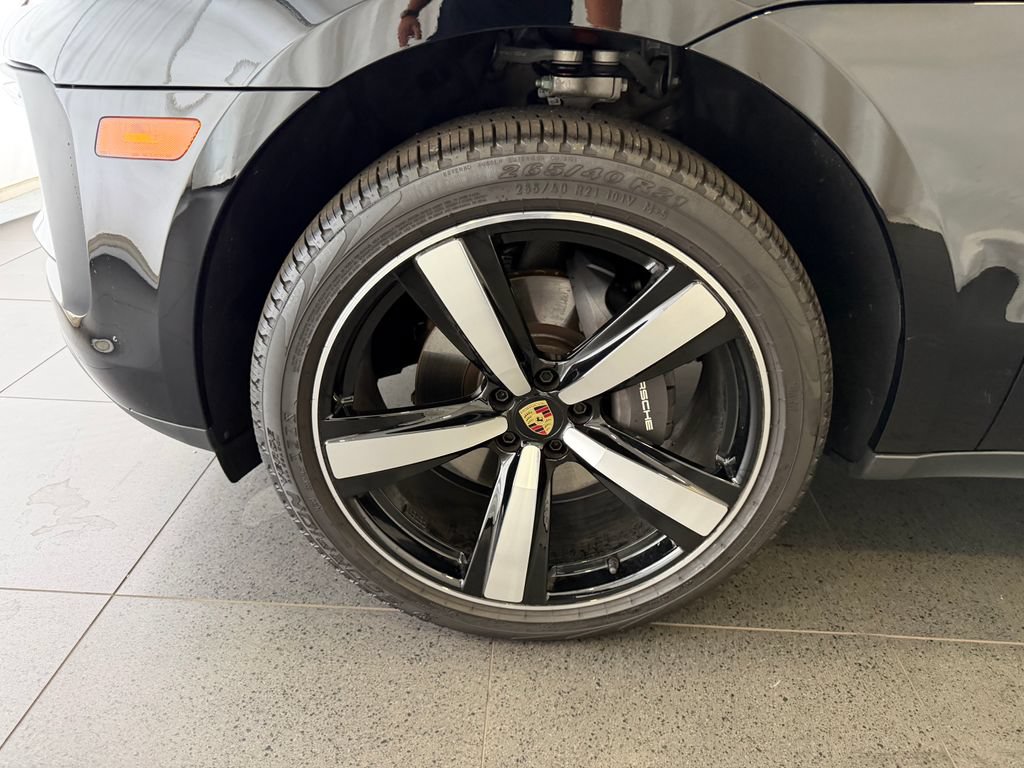 Certified 2026 Porsche Macan AWD/4WD image 10