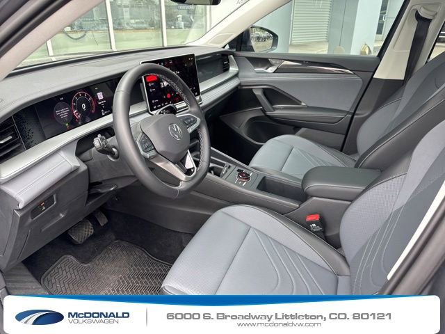 Used 2025 Volkswagen Tiguan SE AWD/4WD image 10