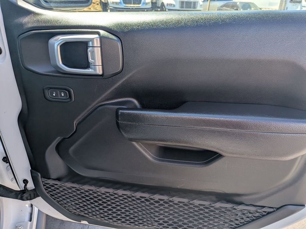 Used 2025 Jeep Wrangler Unlimited Rubicon w/ Convenience Group image 34