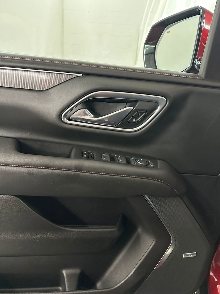 Used 2021 Chevrolet Suburban RST w/ Luxury Package AWD/4WD image 9