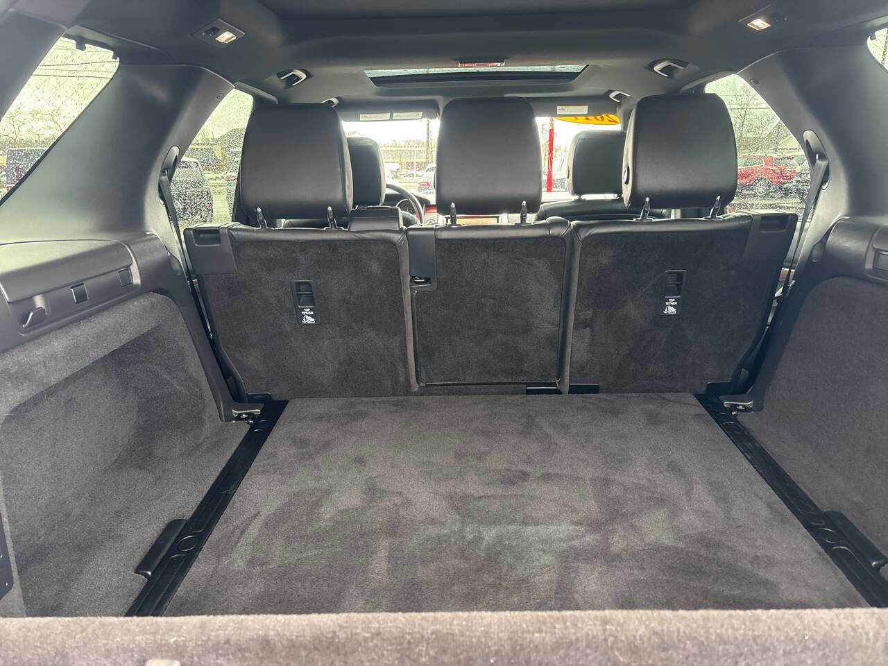 Used 2017 Land Rover Discovery HSE image 16