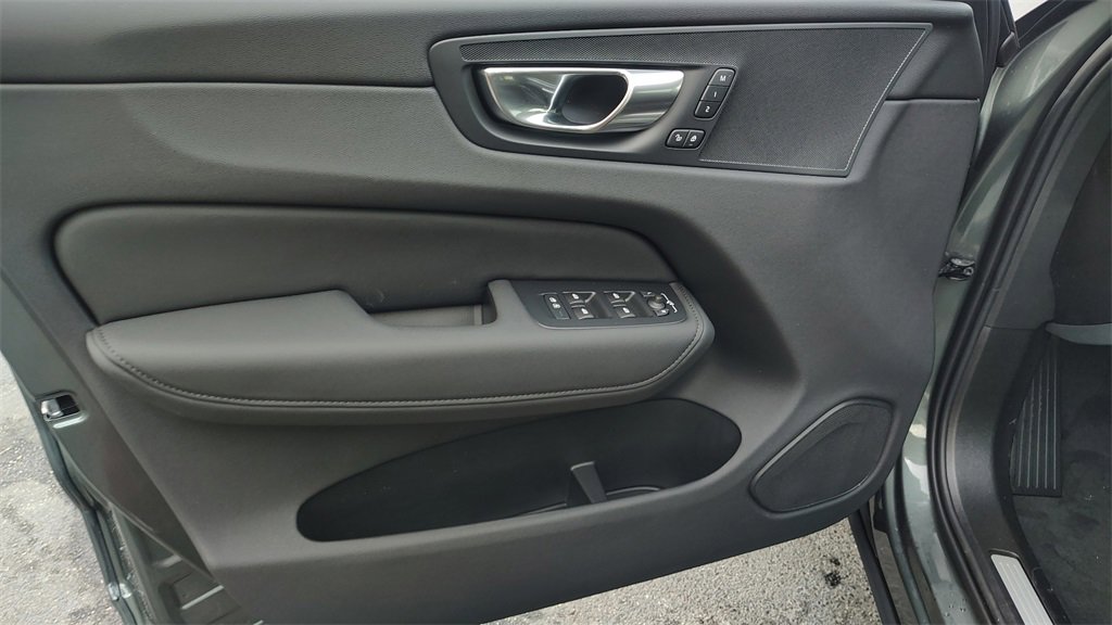 New 2026 Volvo XC60 B5 Plus w/ Climate Package image 8