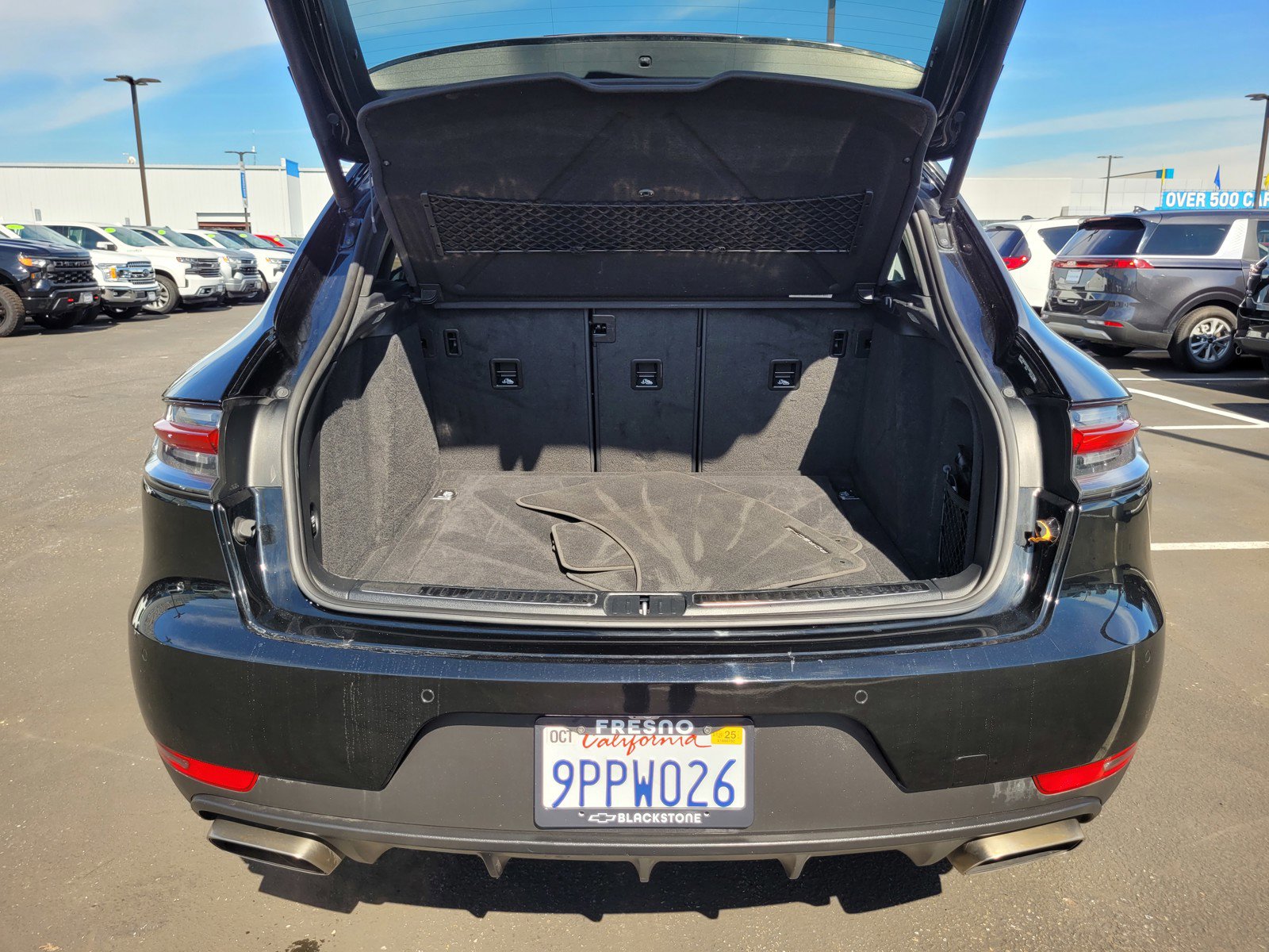 Used 2020 Porsche Macan w/ Premium Package image 27