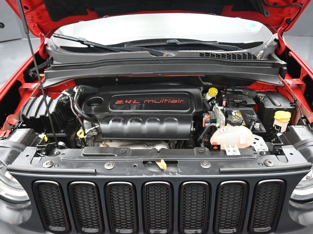 Used 2017 Jeep Renegade Altitude FWD image 43