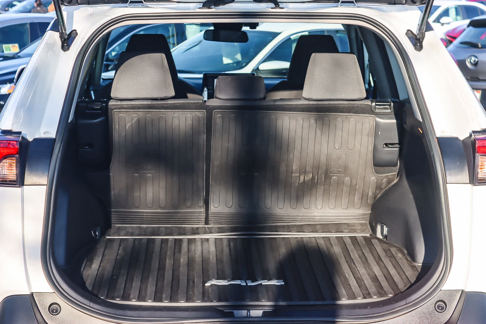 Used 2020 Toyota RAV4 XLE image 25