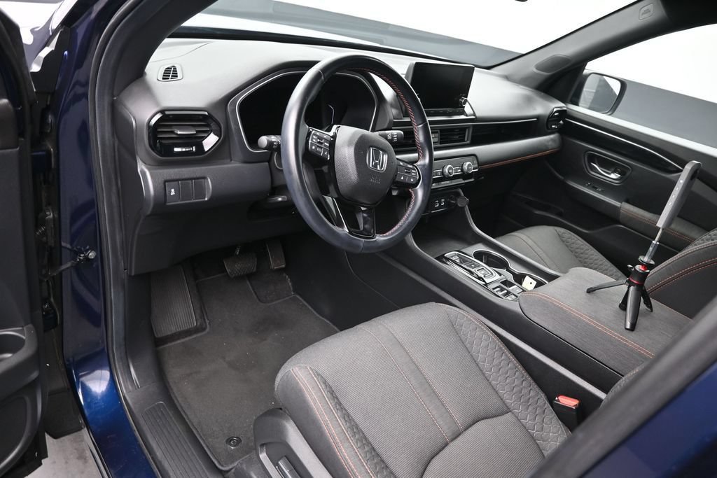Used 2025 Honda Pilot Sport image 13