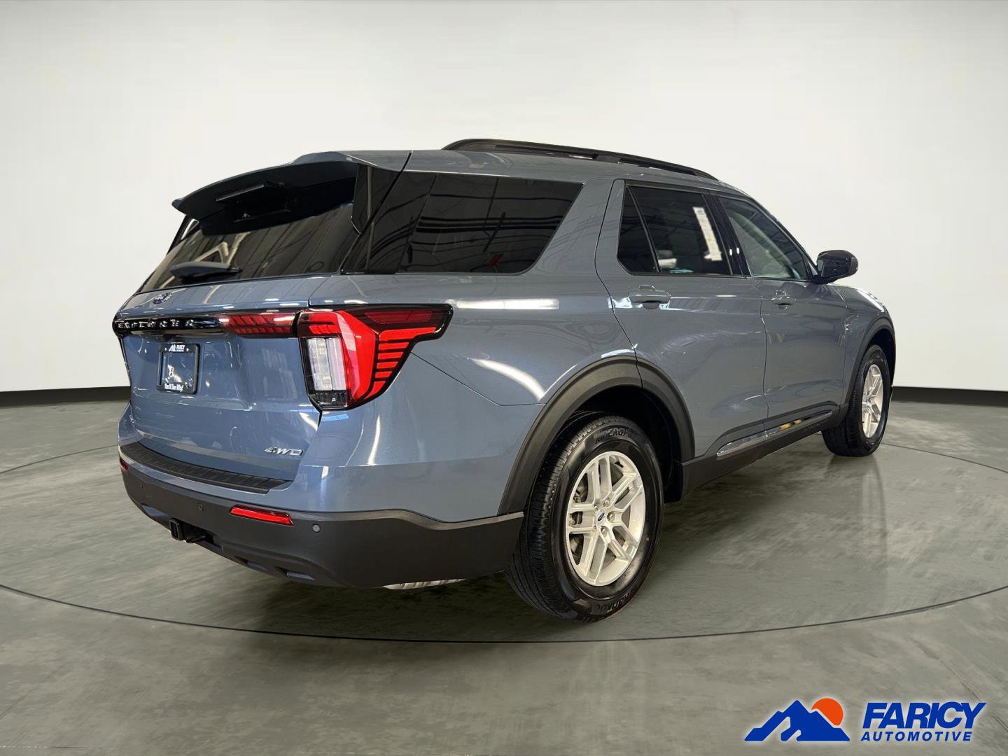 Used 2025 Ford Explorer Active AWD/4WD image 4