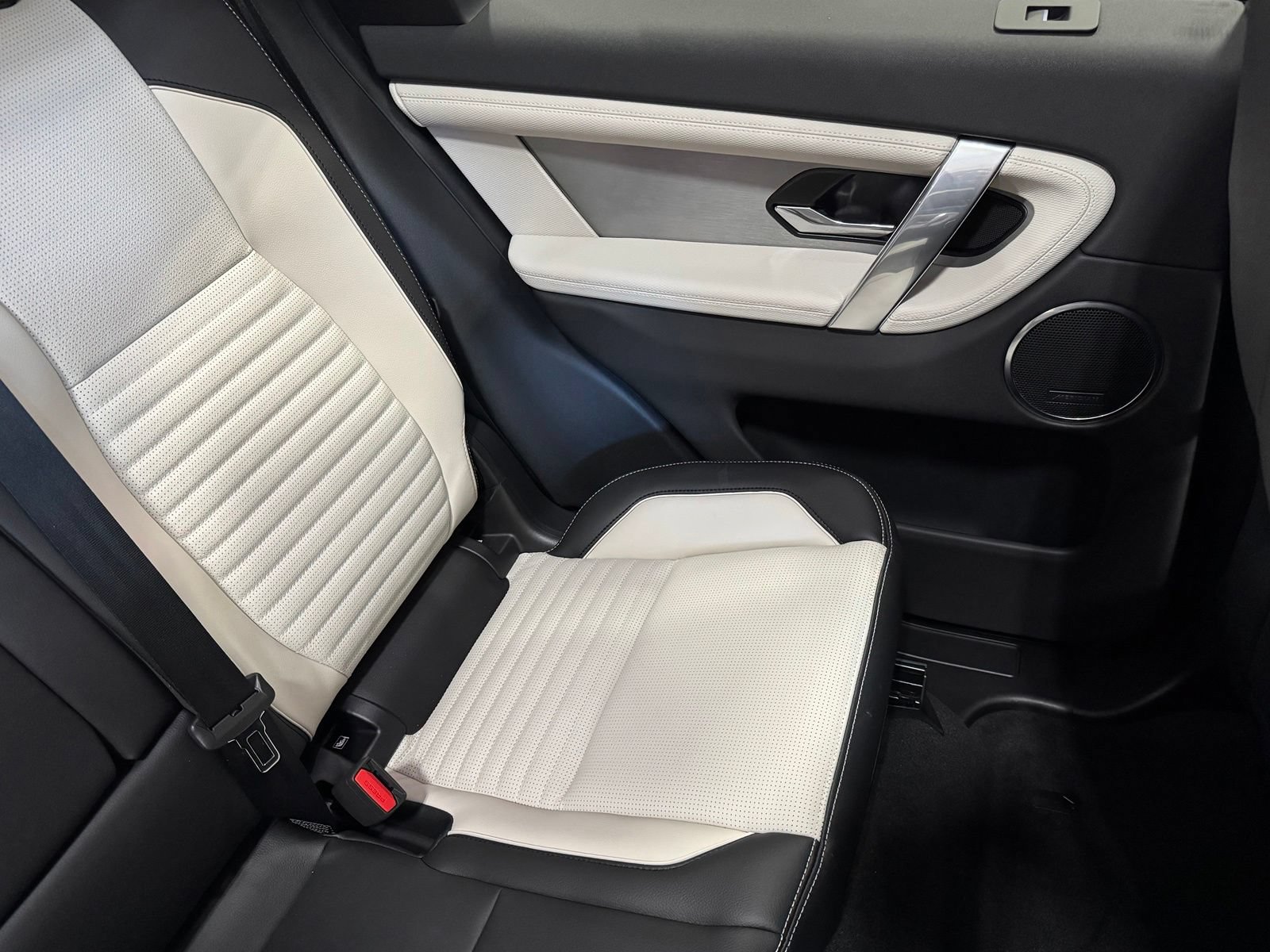 New 2026 Land Rover Discovery Sport Landmark AWD/4WD image 33