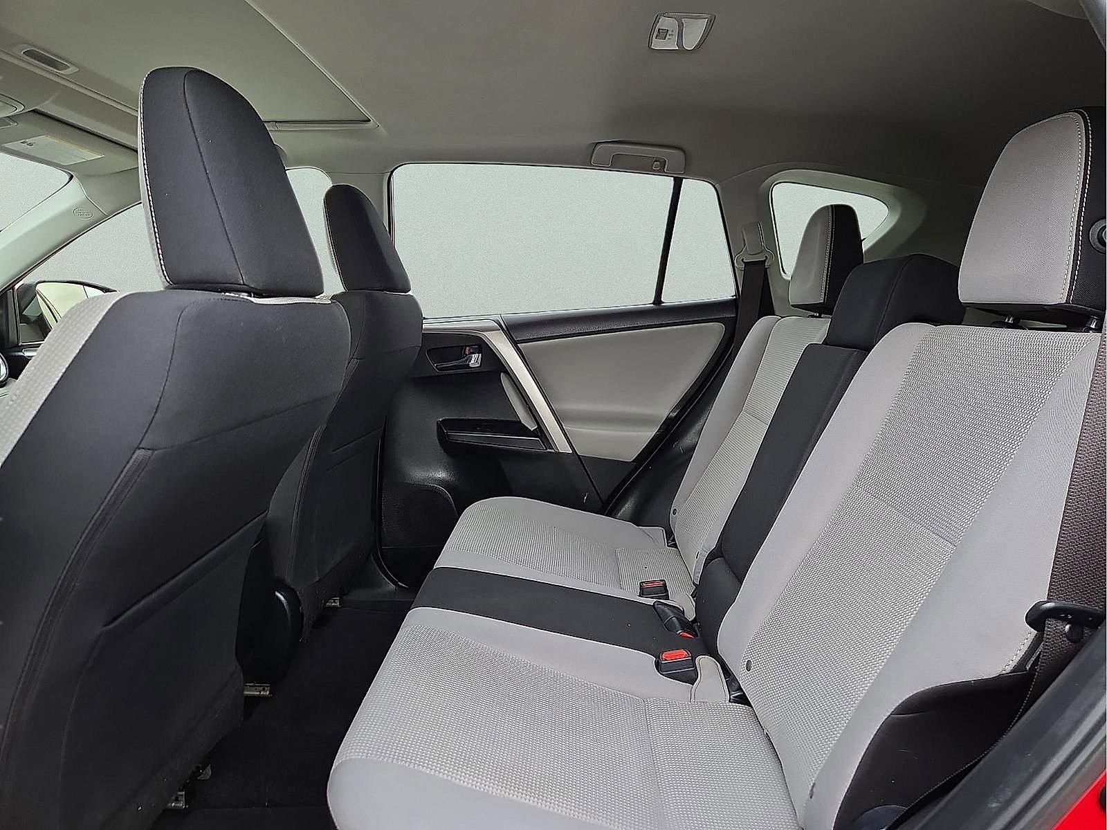 Used 2017 Toyota RAV4 XLE image 10