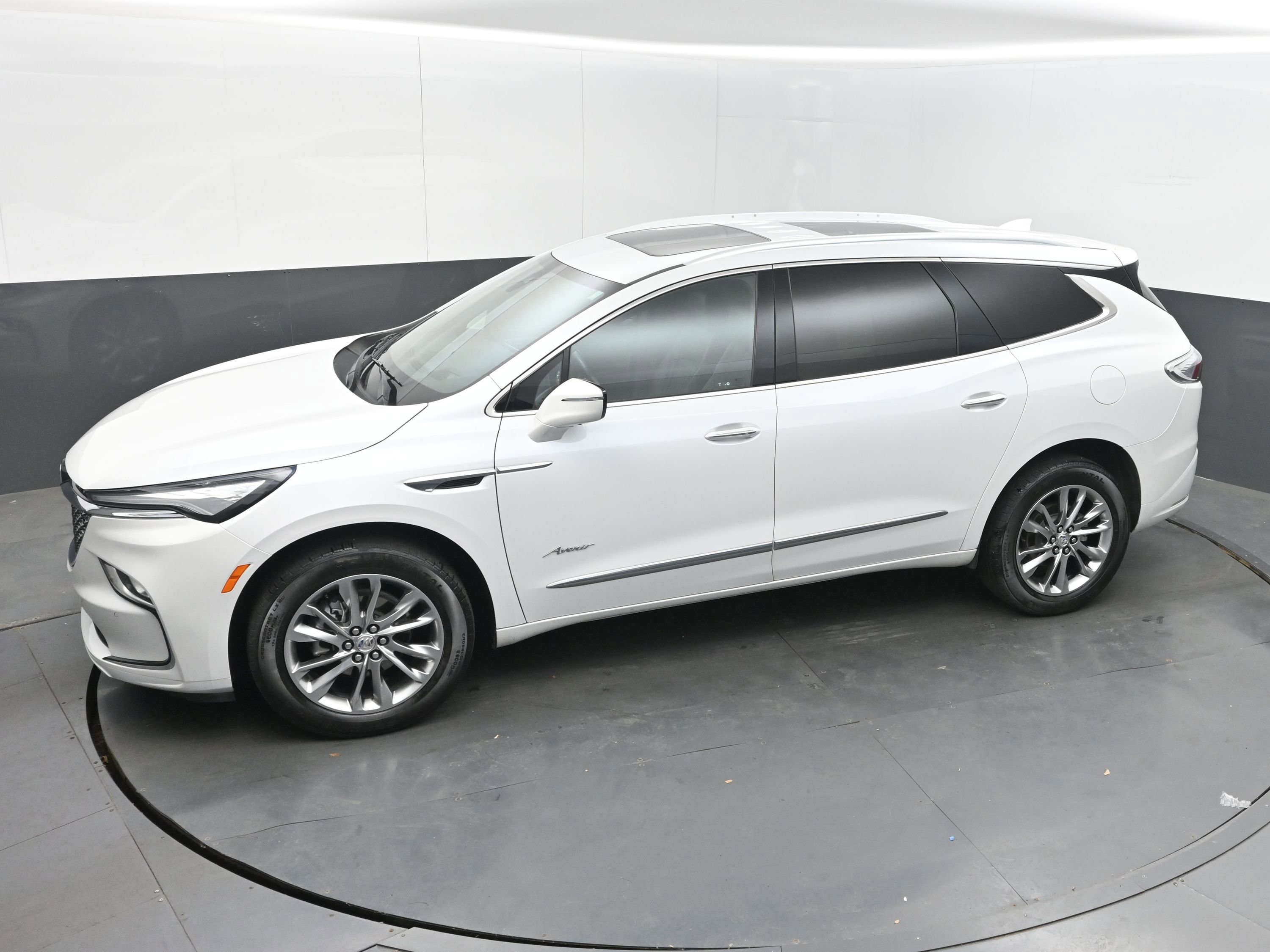 Used 2024 Buick Enclave Avenir FWD image 22