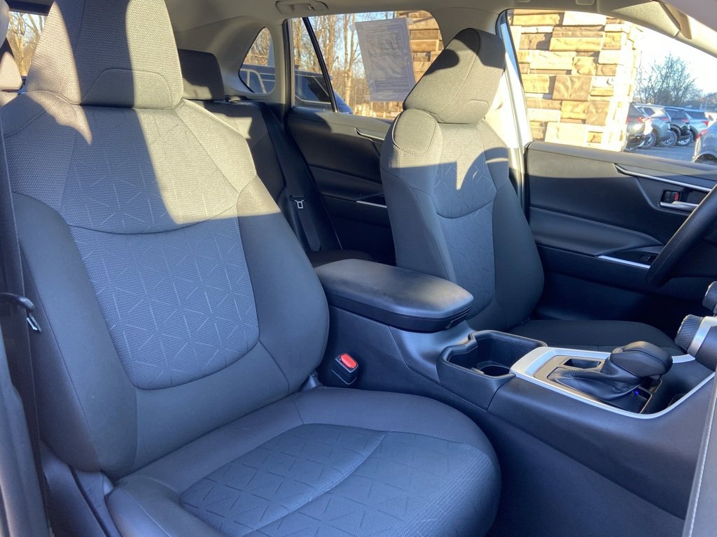 Used 2025 Toyota RAV4 XLE image 33