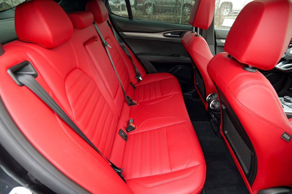 Used 2024 Alfa Romeo Stelvio Ti w/ Performance Driving Package image 32