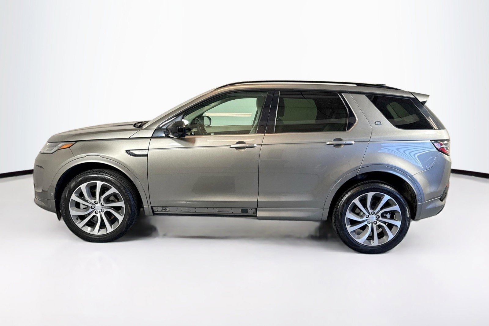 Used 2024 Land Rover Discovery Sport S image 8