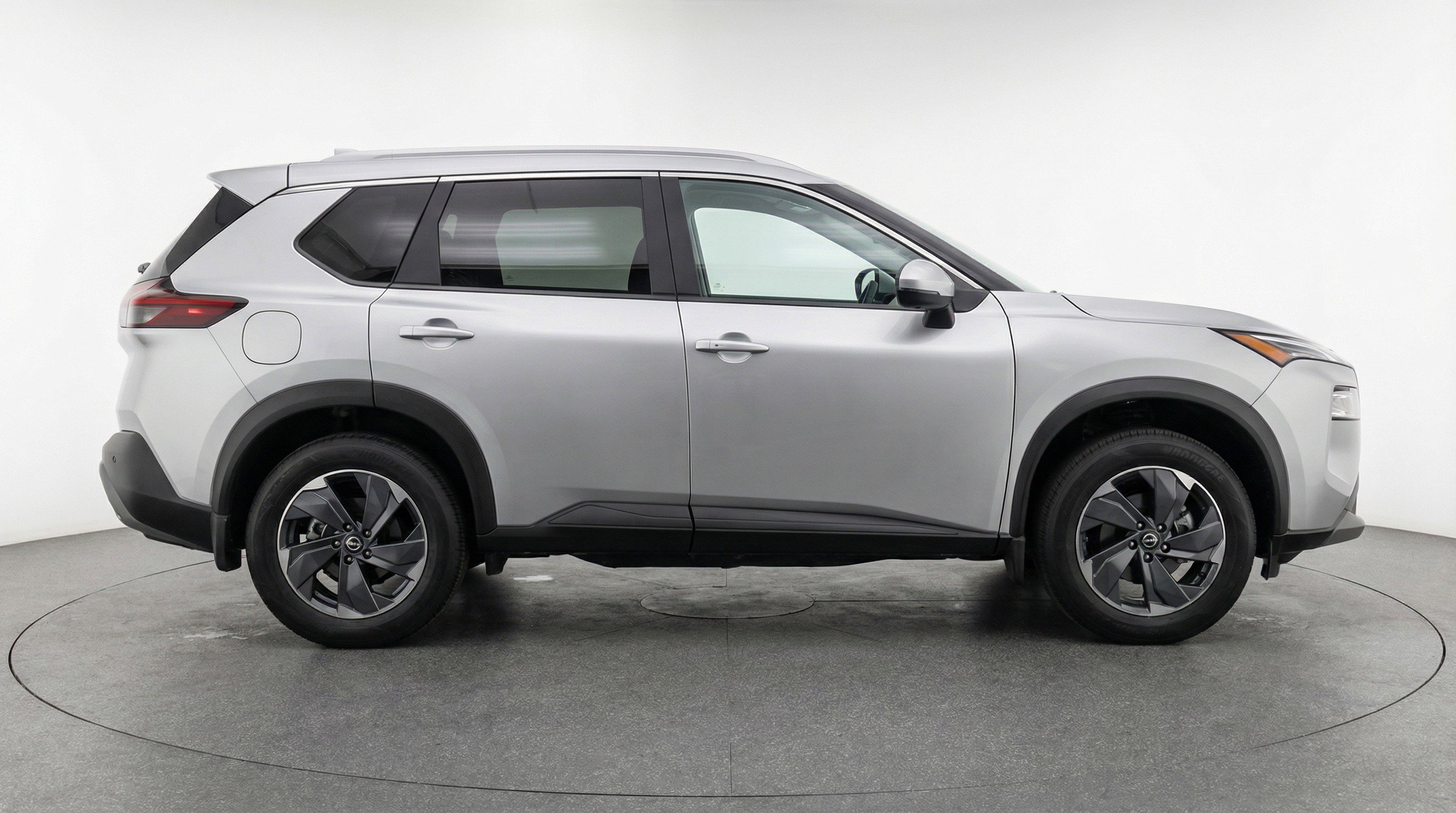 Used 2025 Nissan Rogue SV image 11