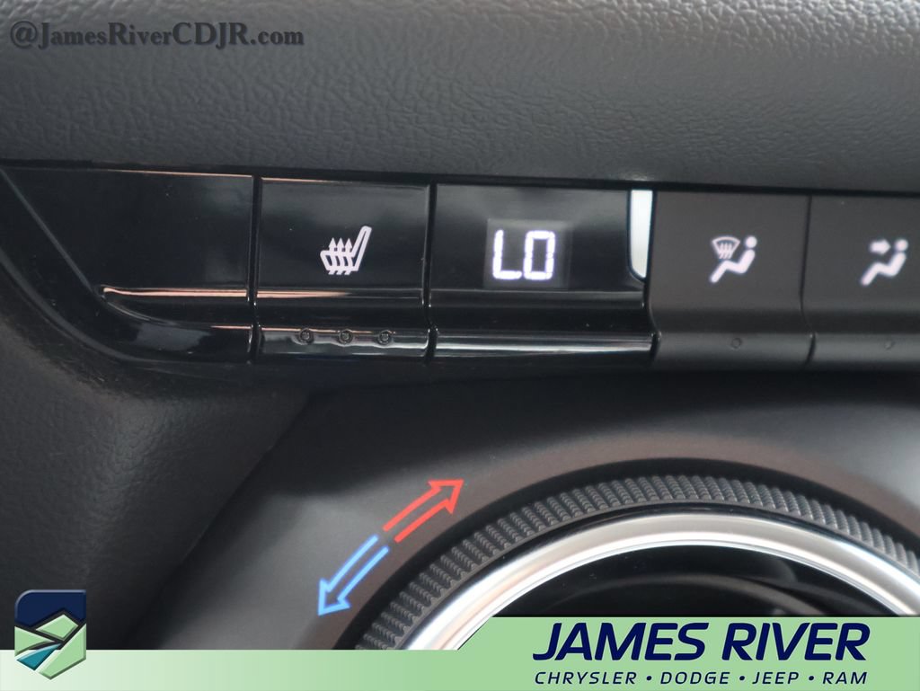 Used 2025 Chevrolet Blazer LT AWD/4WD image 36