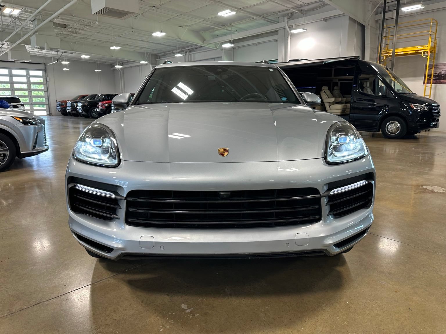 Used 2022 Porsche Cayenne Platinum Edition AWD/4WD image 2