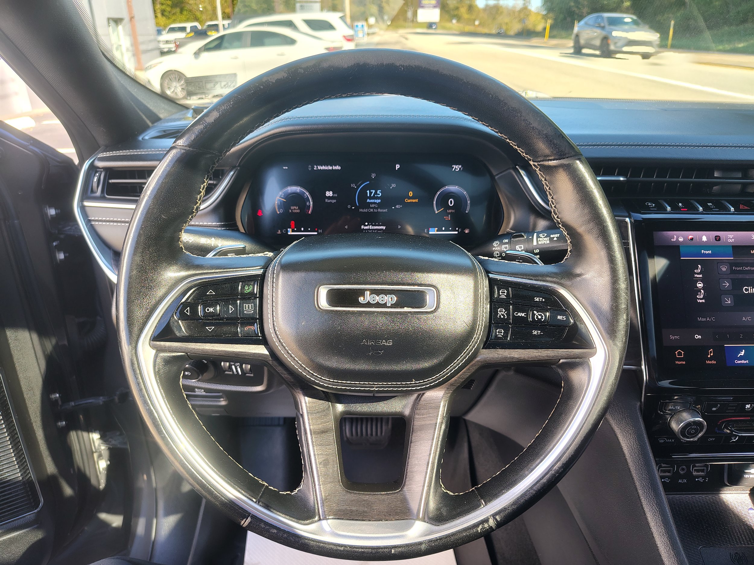 Certified 2022 Jeep Grand Cherokee L Overland w/ Luxury Tech Group IV AWD/4WD image 37