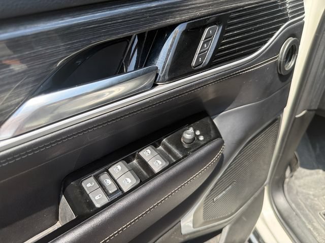 Used 2022 Jeep Wagoneer Series II w/ Premium Group I AWD/4WD image 11