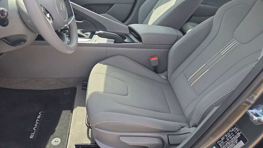 Certified 2026 Hyundai Elantra Sport w/ Cargo Package FWD image 14