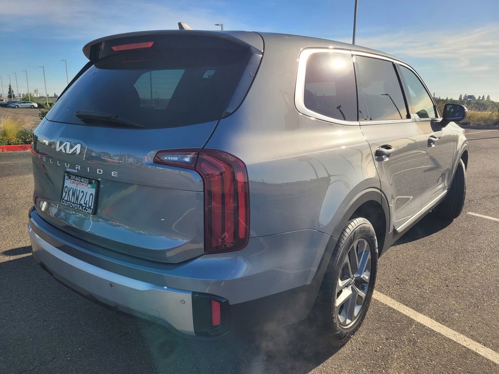 Used 2024 Kia Telluride LX FWD image 4