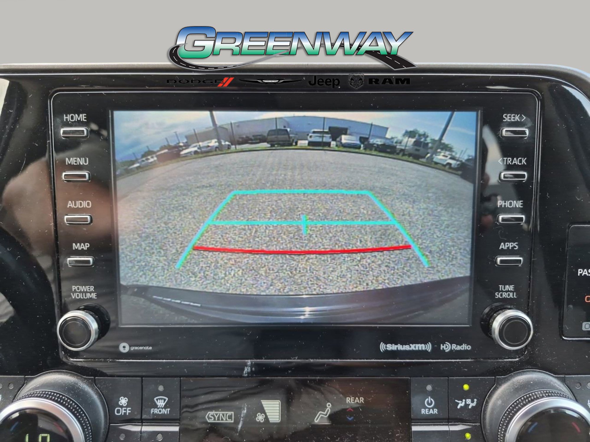 Used 2020 Toyota Highlander XLE FWD image 18