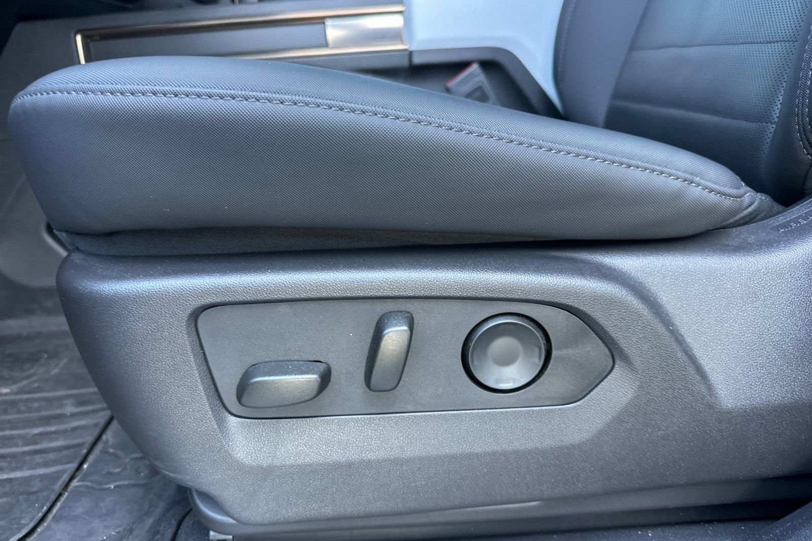 Used 2024 GMC Hummer EV 2X AWD/4WD image 13