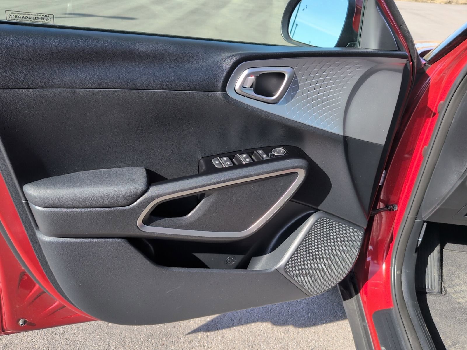 Used 2025 Kia Soul LX image 15