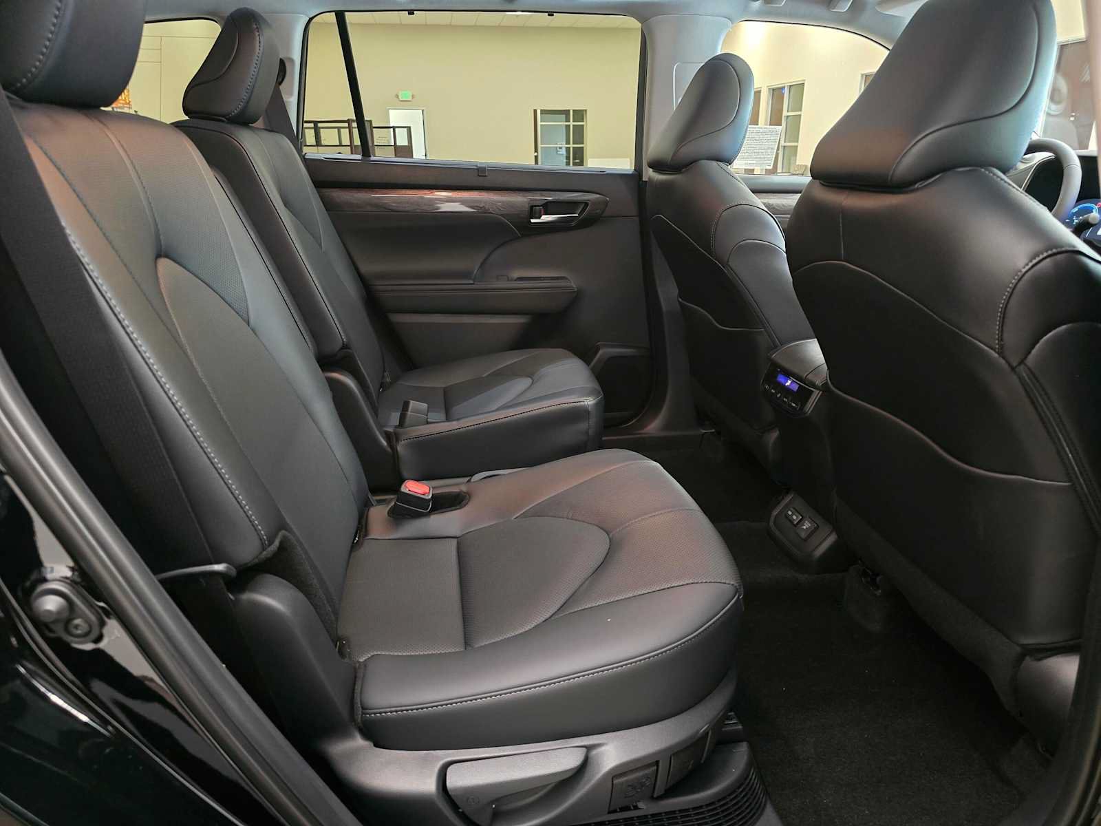 Certified 2026 Toyota Highlander Limited AWD/4WD image 26