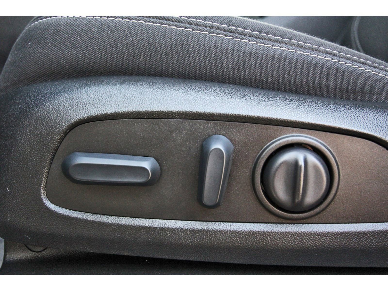 Used 2022 GMC Terrain SLE w/ Driver Convenience Package image 30