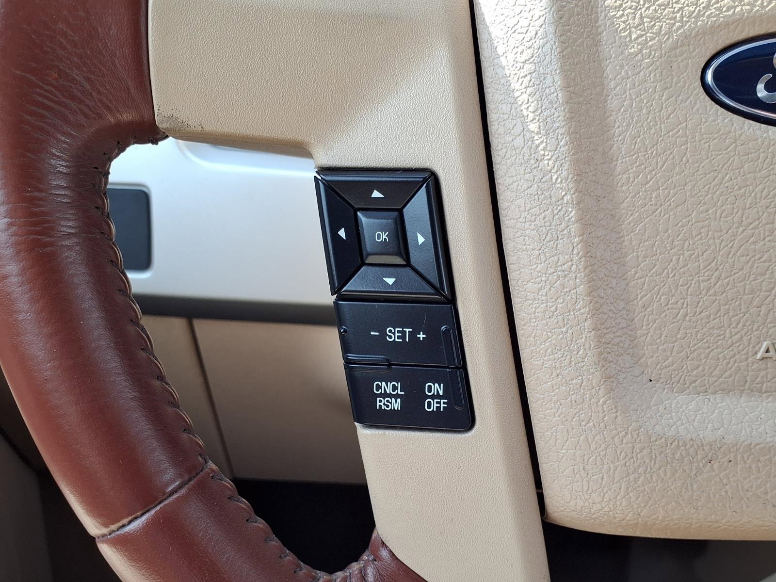 Used 2014 Ford F150 King Ranch w/ King Ranch Luxury Package image 16