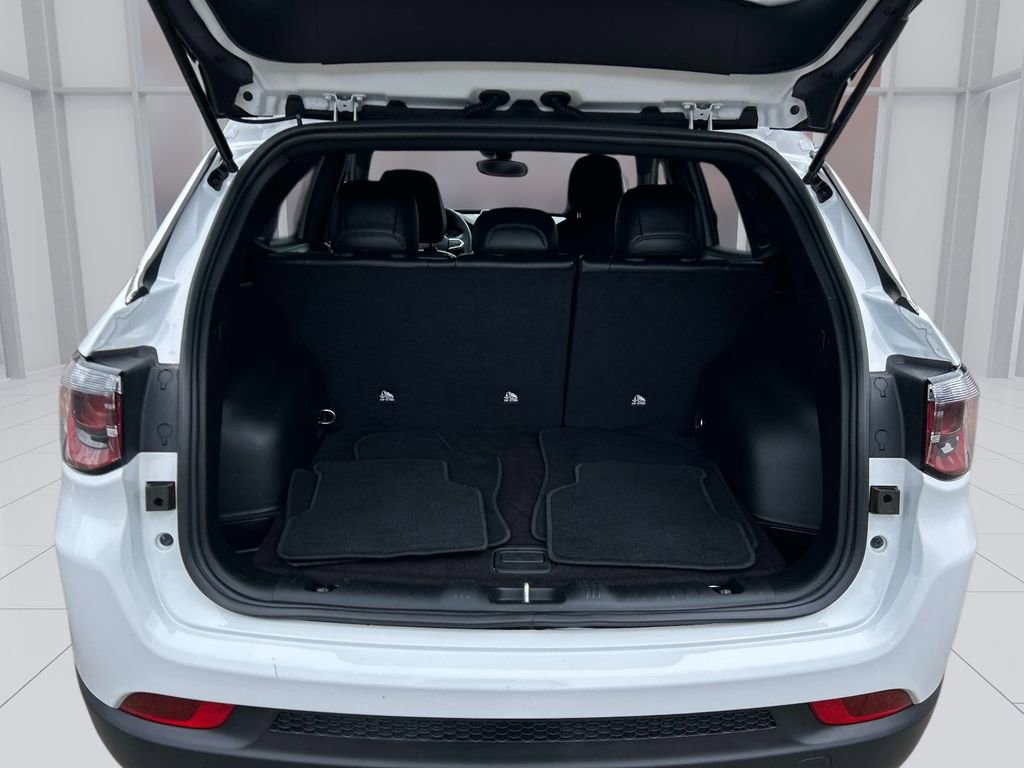 Used 2025 Jeep Compass Latitude AWD/4WD image 13