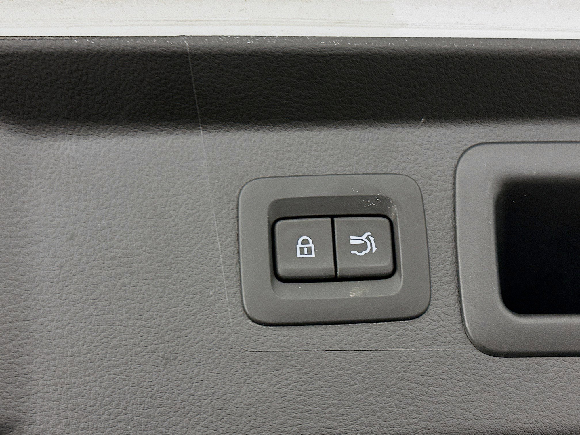 Used 2025 MAZDA CX-50 AWD 2.5 Hybrid w/ Premium Pkg image 32