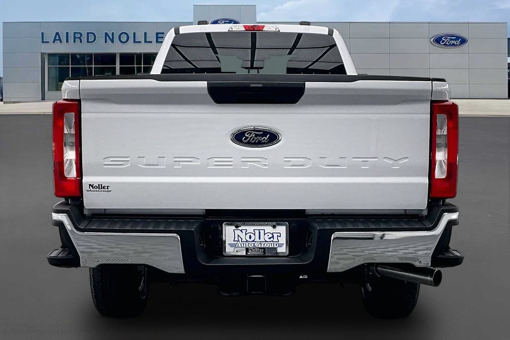 New 2026 Ford F350 XLT w/ FX4 Off-Road Package AWD/4WD image 3