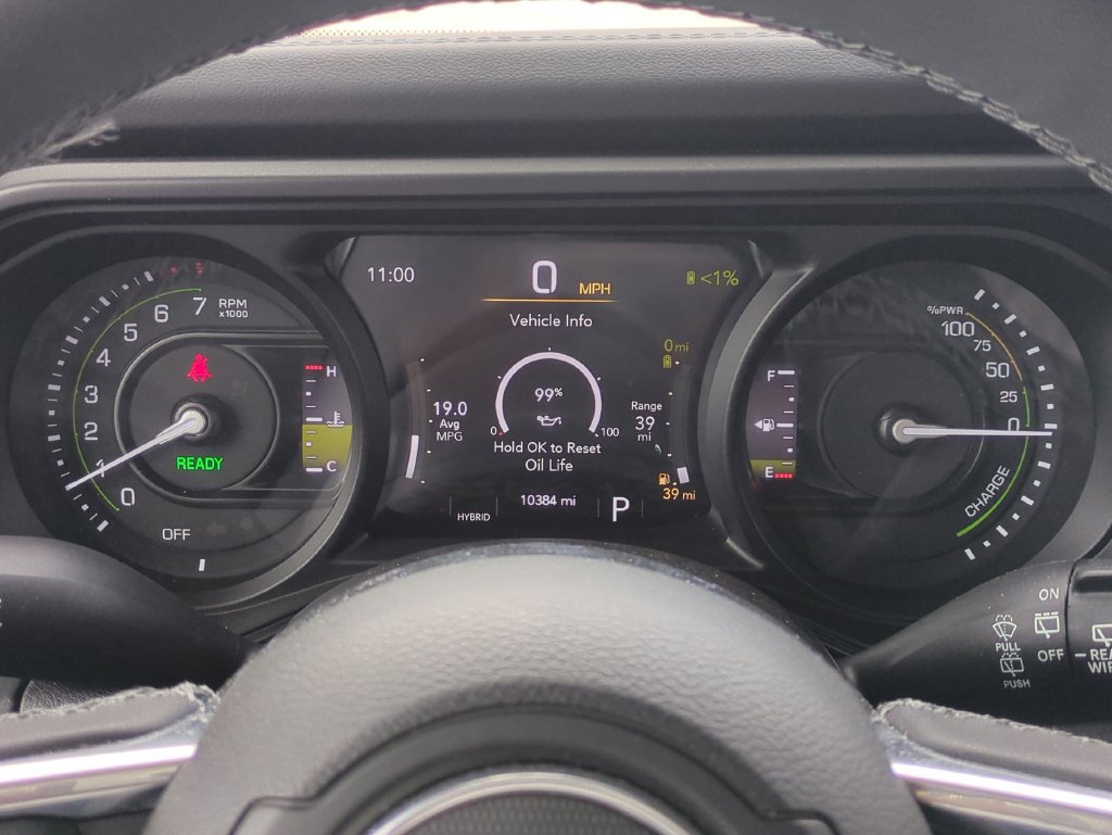 Used 2025 Jeep Wrangler Unlimited Sahara AWD/4WD image 28