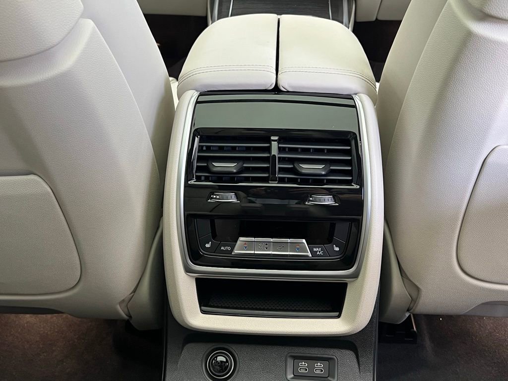 New 2026 BMW X7 M60i image 10
