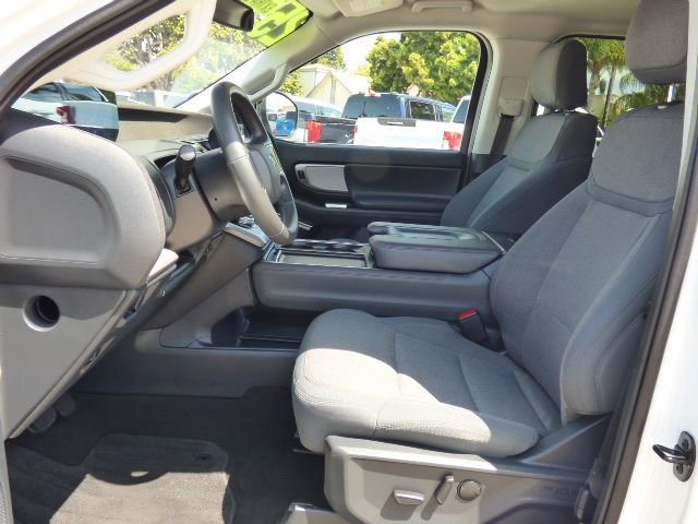 Used 2025 Ford Expedition Active RWD image 25
