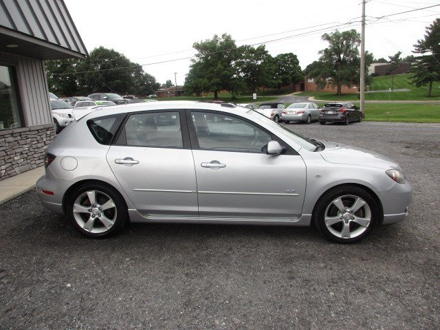 Used 2005 MAZDA MAZDA3 s w/ Moonroof & 6-CD Pkg FWD image 9