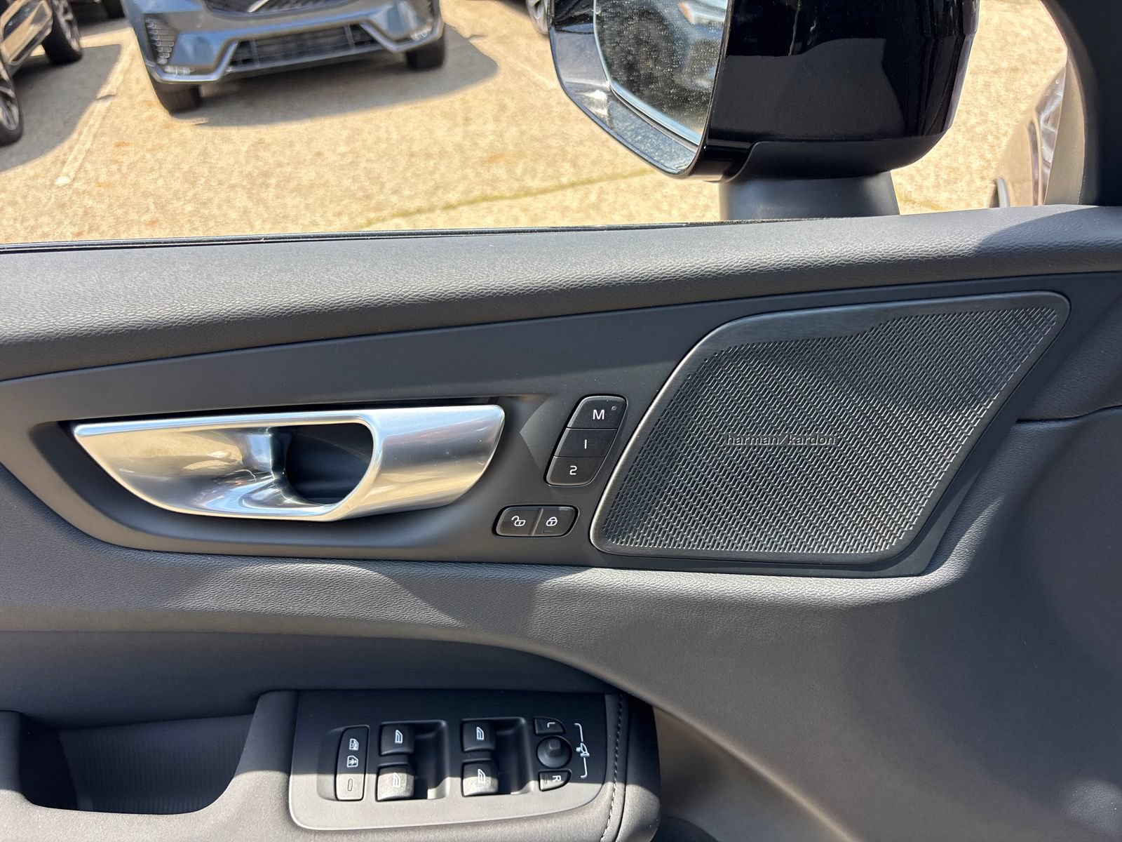 New 2026 Volvo XC60 B5 Ultra w/ Protection Package Premier AWD/4WD image 12