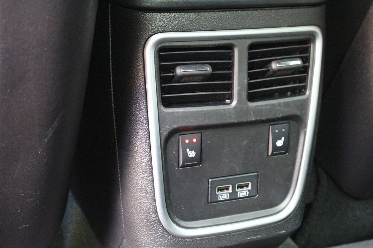 Used 2018 Dodge Charger R/T w/ Plus Group RWD image 13