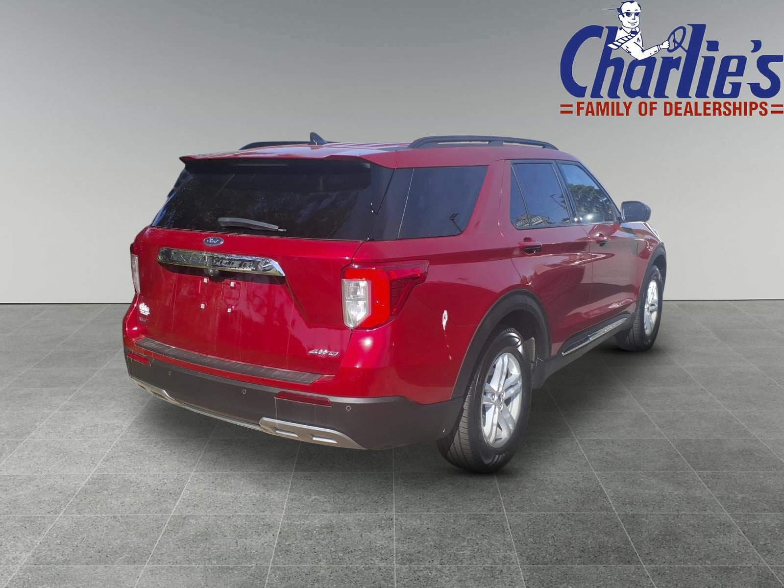Used 2021 Ford Explorer XLT w/ Equipment Group 202A AWD/4WD image 4