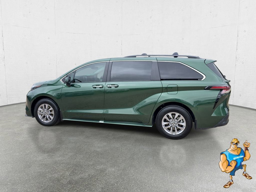 Used 2025 Toyota Sienna XLE FWD image 8