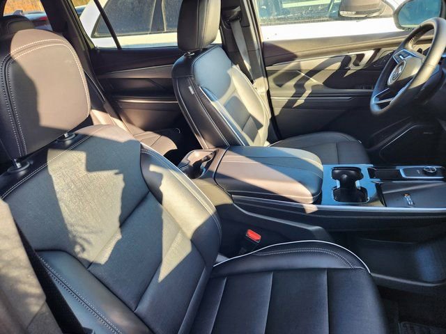 Used 2025 Buick Enclave Preferred image 11