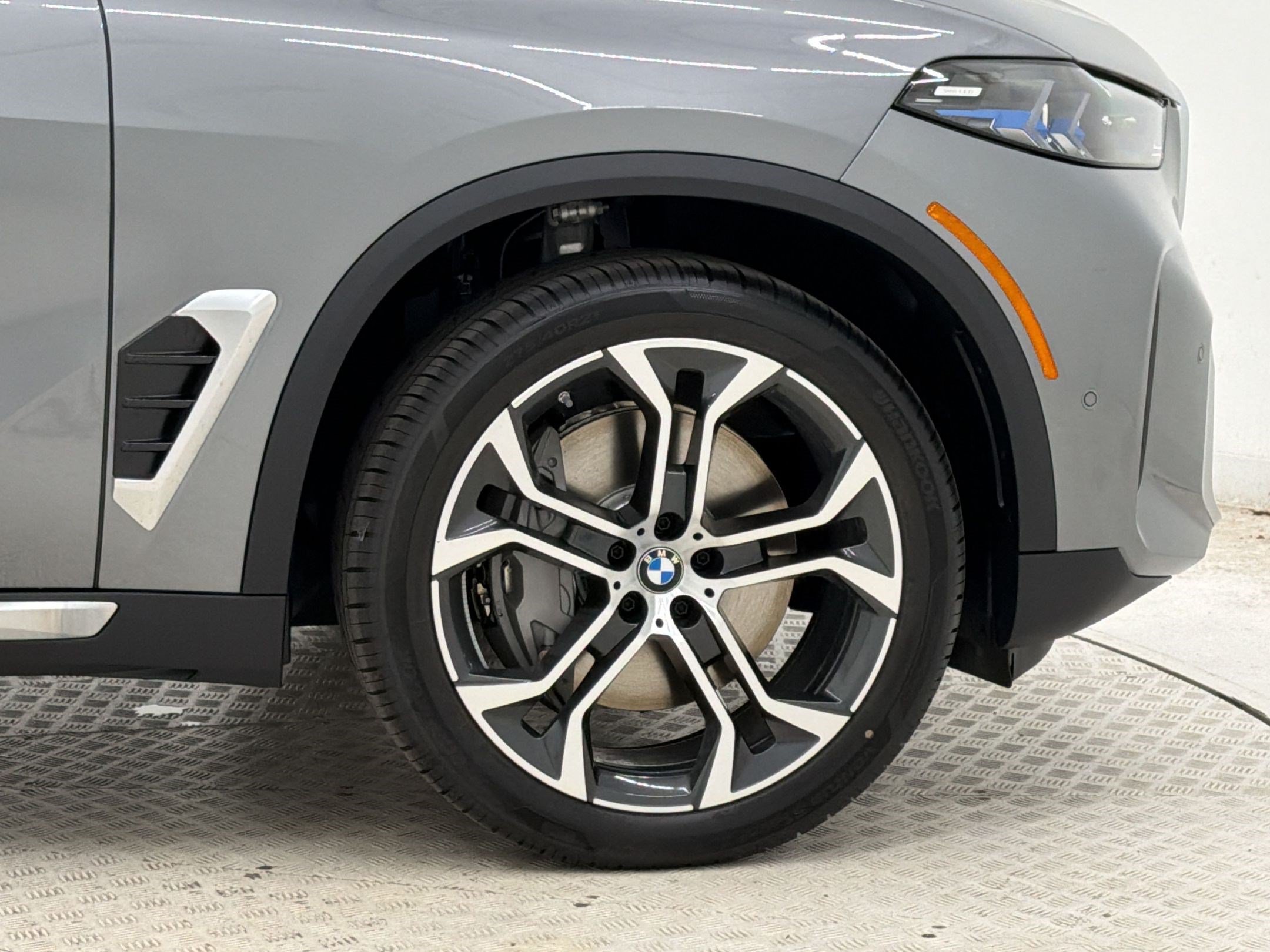 New 2026 BMW X5 xDrive50e w/ Premium Package AWD/4WD image 13