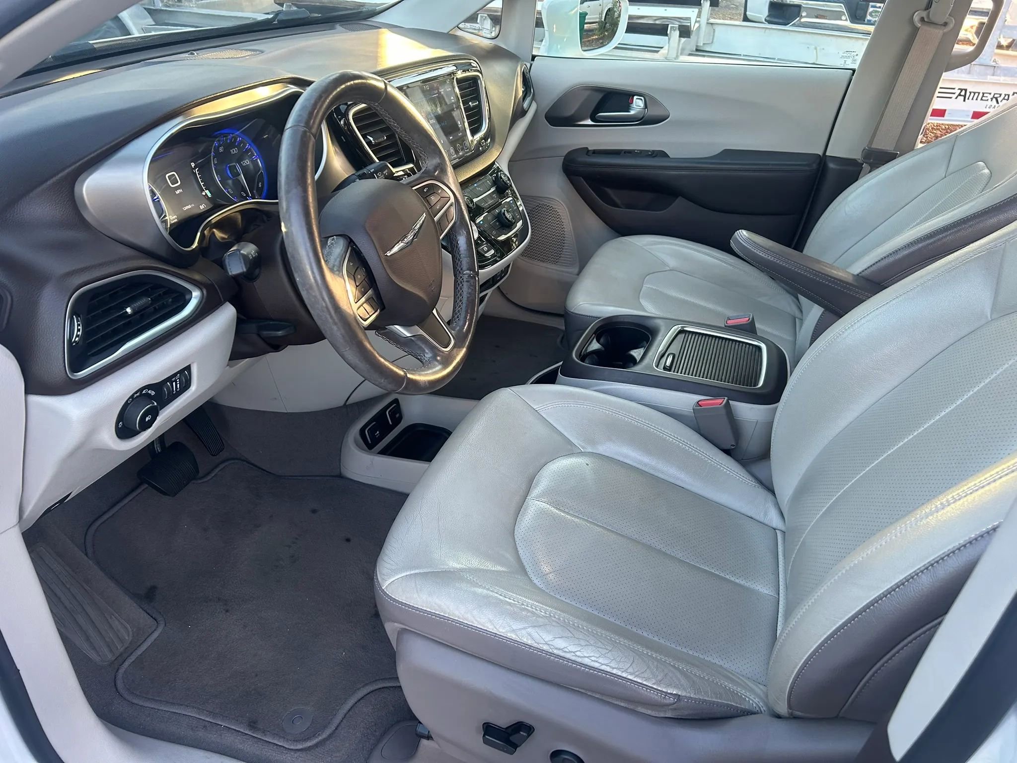 Used 2018 Chrysler Pacifica Touring-L Plus w/ Tire & Wheel Group FWD image 26