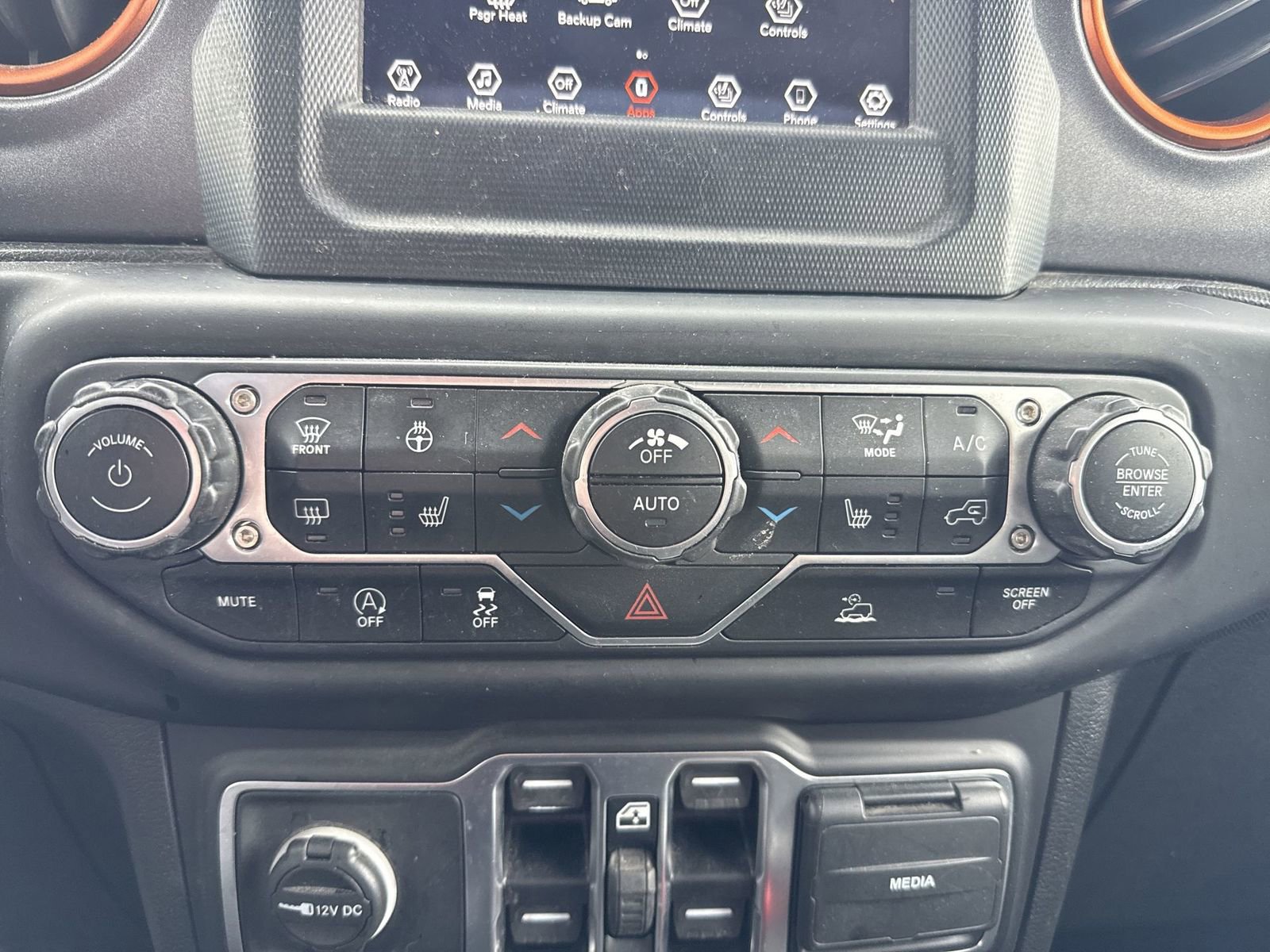 Used 2021 Jeep Gladiator Mojave w/ Cold Weather Group AWD/4WD image 19