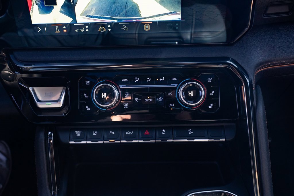 Used 2024 GMC Sierra 2500 AT4 w/ Technology Package image 16