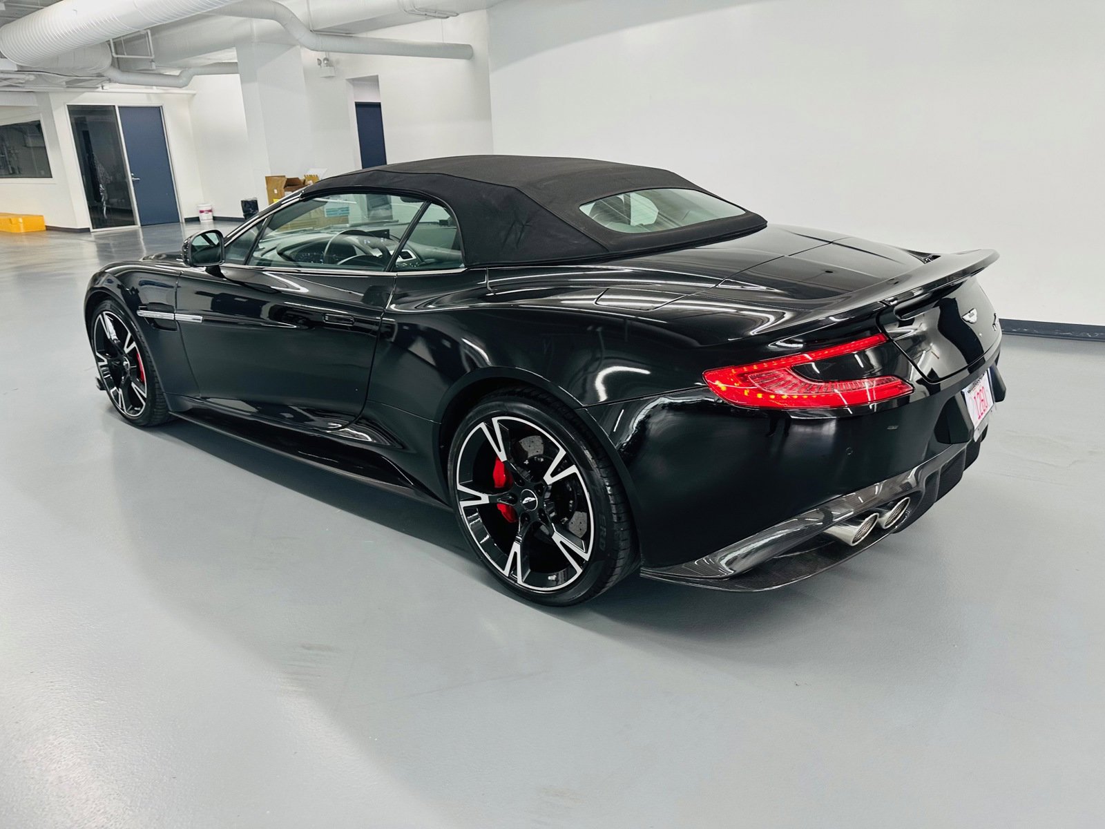 Used 2018 Aston Martin Vanquish S RWD image 11