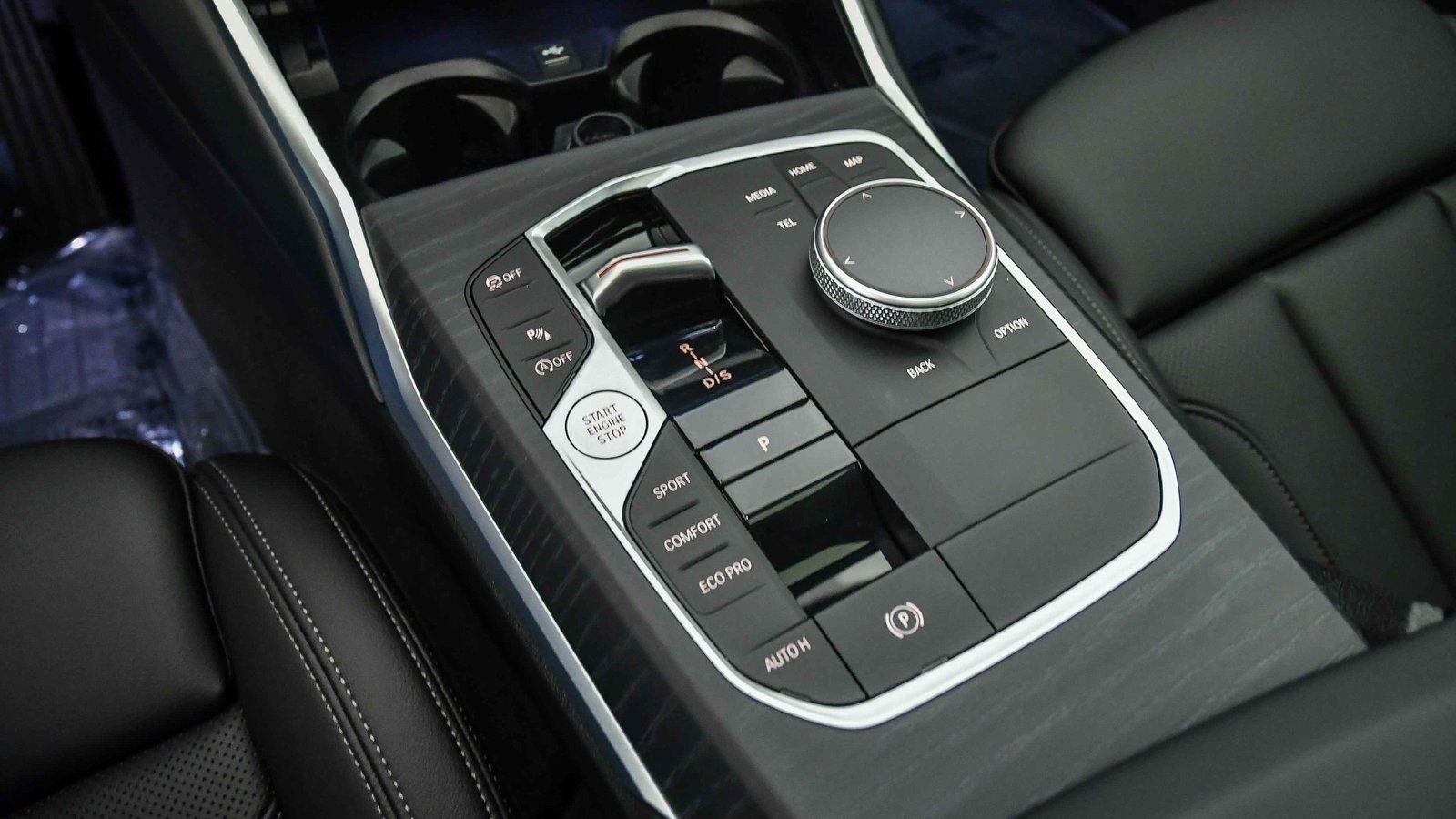 Used 2025 BMW 330i Sedan w/ Convenience Package image 23